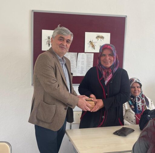 Manisa Büyükşehir Belediyesi, kırsal kalkınmayı desteklemek ve bal üretimini artırmak