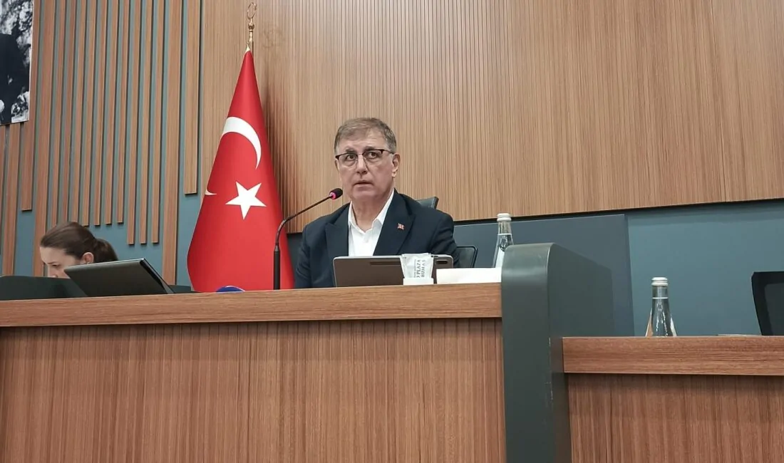 Rahmi Koç Polemiği İzmir Meclisi’ni Karıştırdı! Tugay’dan Dikkat Çeken Çıkış Rahmi Koç’un tartışma yaratan sözleri İzmir Büyükşehir Meclisi’nde gündem oldu.