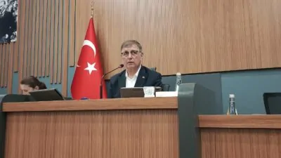 Rahmi Koç’un tartışma yaratan sözleri İzmir Büyükşehir Meclisi’nde gündem oldu.