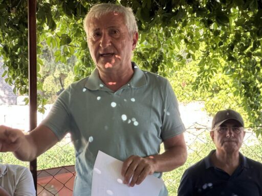 Çeşme Germiyan Köy Kahvesi’nde düzenlenen toplantıda Çeşmeli vatandaşlar, Ildır’da çıkan