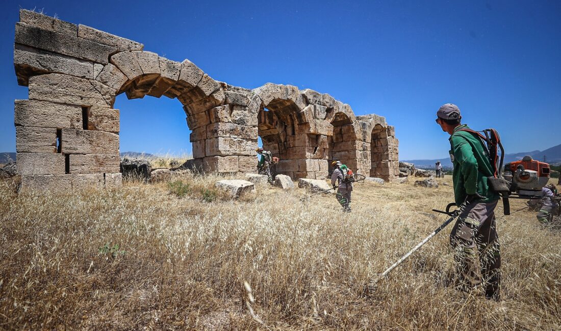 Denizli Büyükşehir Belediyesi’nden Laodikya’da Yangın Önlemi Denizli Büyükşehir Belediyesi, yaz aylarında artan hava sıcaklıklarıyla birlikte olası