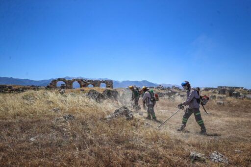 Denizli Büyükşehir Belediyesi’nden Laodikya’da Yangın Önlemi
