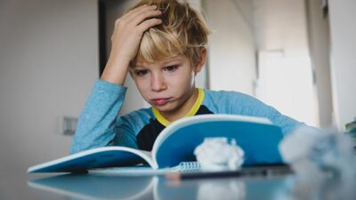 Hiç okurken kelimelerin gözünüzde adeta dans ettiğini, sayıları veya harfleri