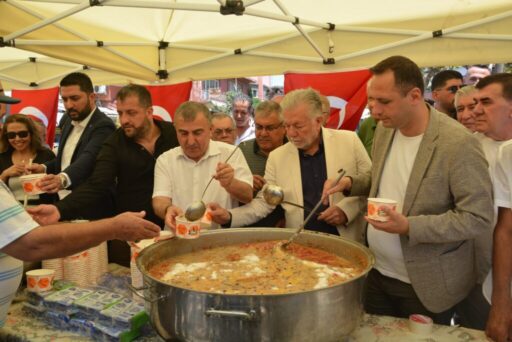 Pınarbaşı Esnaf ve Sanatkarlar Odası tarafından düzenlenen aşure hayrı büyük