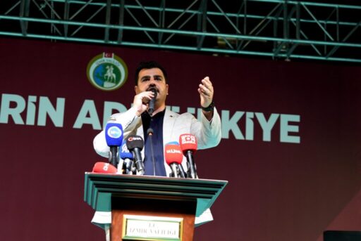 AK Parti Genel Sekreteri ve İzmir Milletvekili Eyyüp Kadir İnan,
