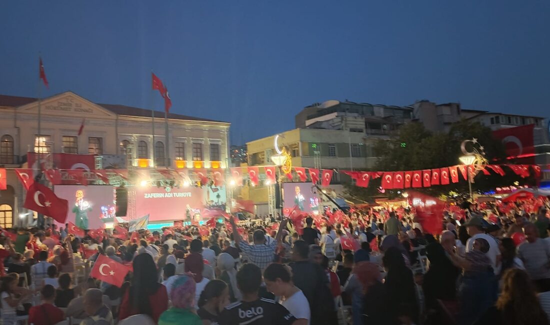 İzmir, 15 Temmuz Demokrasi ve Milli Birlik Günü’nde Konak Meydanı’nda