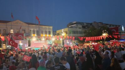 İzmir, 15 Temmuz Demokrasi ve Milli Birlik Günü’nde Konak Meydanı’nda