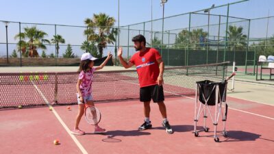 Aydın Büyükşehir Belediyesi, yaz kursları ile çocukların ve gençlerin fiziksel