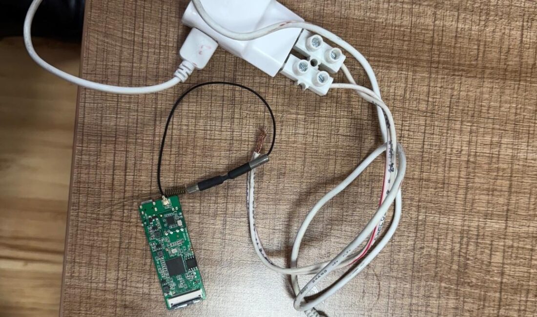 Gelecek Partisi İzmir İl Başkanının odasında dinleme cihazı Bulundu! Gelecek partisi İl Başkanı Yaşar Beyazgül, İzmir’de bulunan il başkanlığı