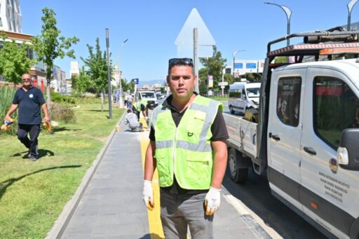 Manisa Büyükşehir Belediyesi, görme engelli bireylerin kentte daha rahat ve
