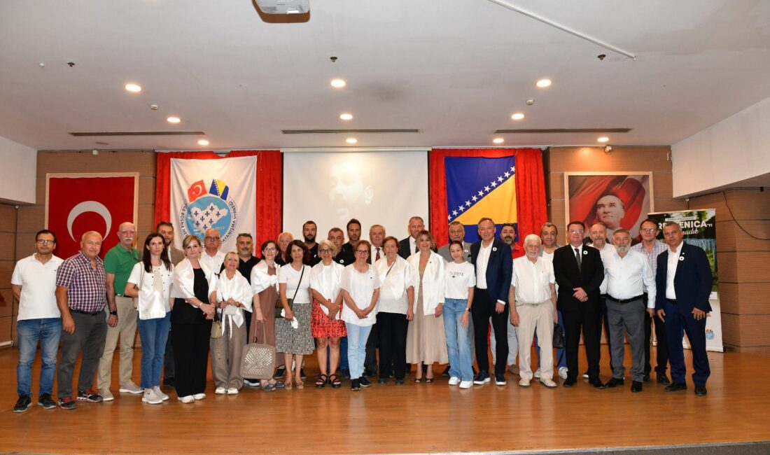 Mavi Kelebekler Çiğli’de gözyaşlarıyla anıldı Çiğli Belediyesi, Mavi Kelebekler Srebrenica’da 1992-1995 yılllarında yaşanan ve insanlık