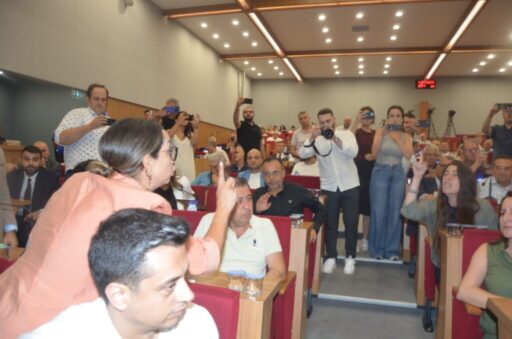 İzmir Büyükşehir Meclisi’nde AK Parti’nin yolsuzluk önergesi ve Lal Denizli