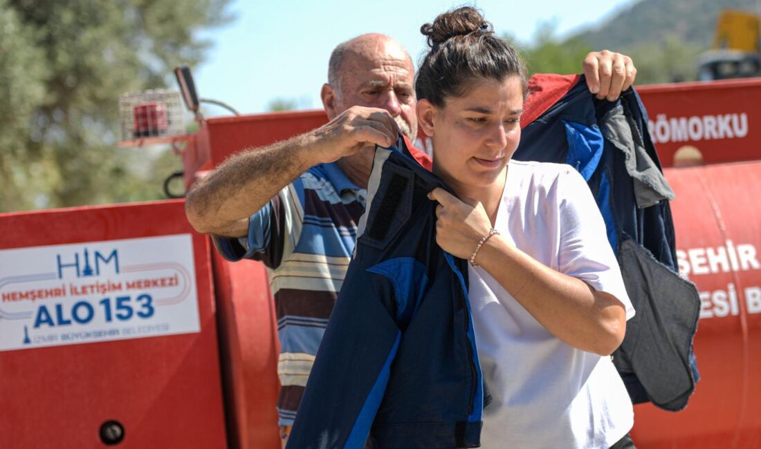 İzmir Büyükşehir Belediyesi’nin dağıttığı su tankerleri, özellikle kırsal bölgelerde yangınların