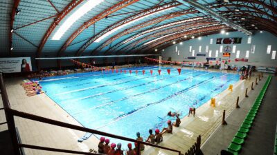 Karşıyaka’nın yarı olimpik ölçülerdeki tek kapalı yüzme tesisi olan Karşıyaka