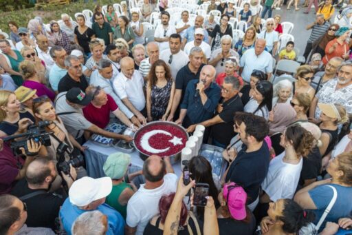 Karşıyaka Belediyesi’nin geleneksel hale getirdiği Aşure Günü etkinliği, bu yıl da