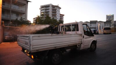 Karşıyaka Belediyesi, yaz aylarının en büyük sorunlarından biri olan haşerelere