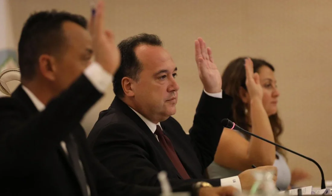 Manisa Büyükşehir Meclisi’nde İlginç Diyalog: “10 Yıl Diyelim, O Zamana Kadar AK Parti Kalmaz” Manisa Büyükşehir Belediye Başkanı Besim Dutlulu ile Demirci Belediye Başkanı