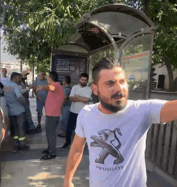 Manisa’da elektrik krizi: Gediz Elektrik’e tepkiler sokağa taştı! Manisa'da dört gündür elektriksiz kalan mahalle sakinleri, Gediz Elektrik Dağıtım