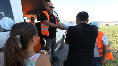 Menderes Belediyesi afetlerde etkin desteğinin yanı sıra vatandaşlara ve görevli
