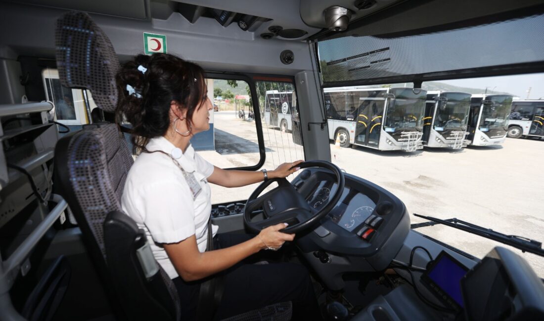 Muğla Büyükşehir Belediyesi’nde direksiyon başında artık kadınlar da var. Toplam