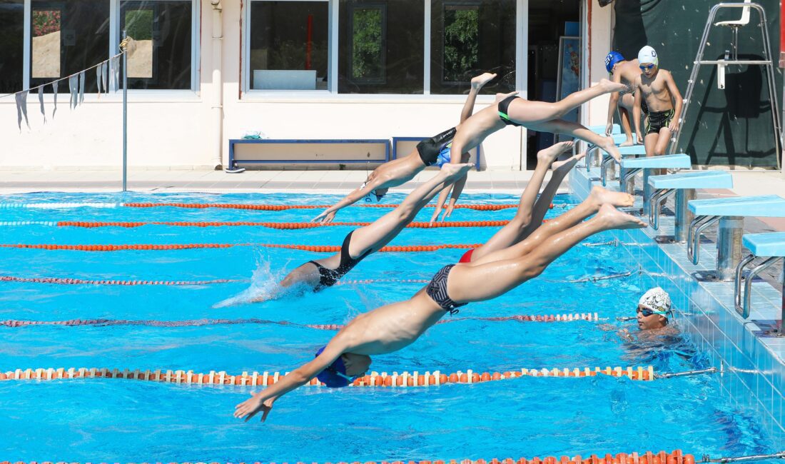 Narlıdere Belediyesi’nin ‘her çocuk yüzme öğrensin’ anlayışıyla hayata geçirdiği yüzme