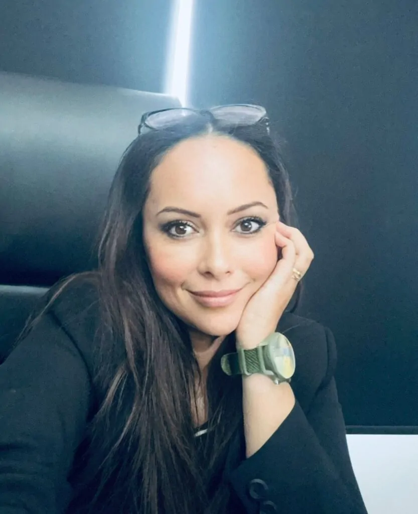 Pınar Yavaş yazar fotoğrafı