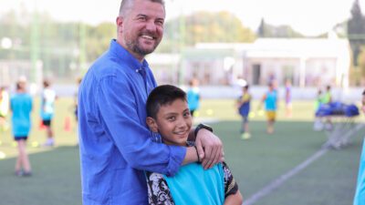 Buca Belediyesi'nin düzenlediği futbol kursları, profesyonel isimlerin katılımıyla unutulmaz bir