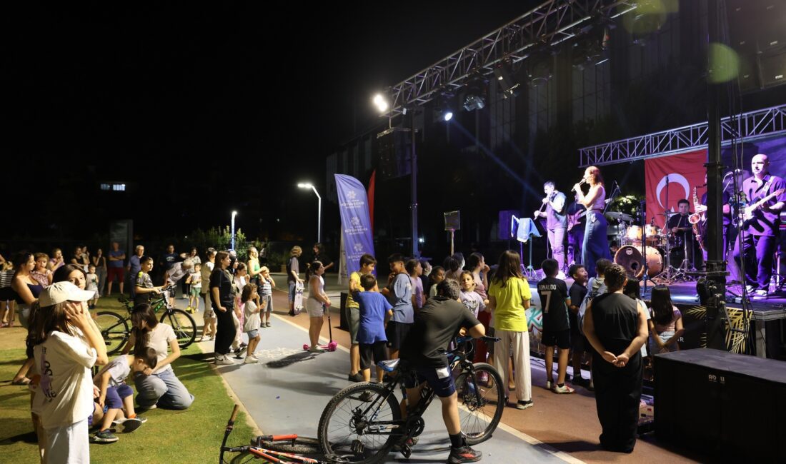 SANATIN KALBİ MİMAR SİNAN PARKI’NDA ATTI: ÇERÇİOĞLU’NA TEŞEKKÜR Yaz boyunca birbirinden renkli organizasyonlarla vatandaşları buluşturan Aydın Büyükşehir Belediyesi, “Yaz