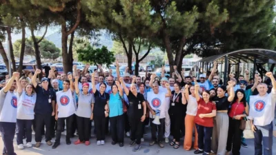 Kamuda TİS krizi büyüyor! TÜRK-İŞ, İzmir’de binlerce işçinin katılımıyla iş