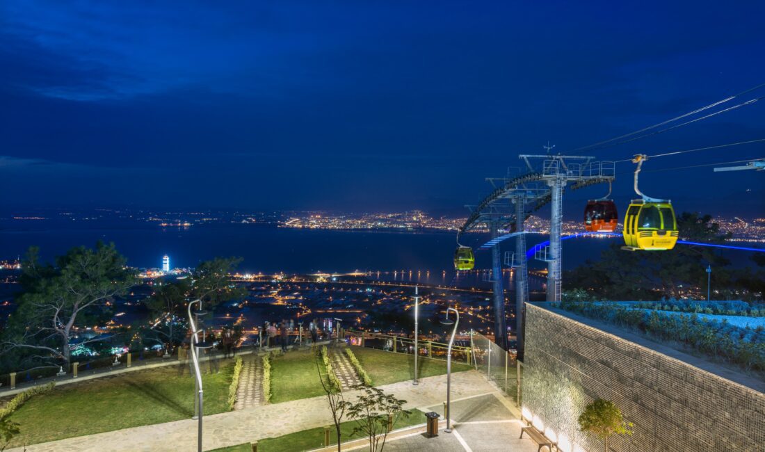 Teleferik yenilendi, İzmirlileri bekliyor İzmir Büyükşehir Belediyesi’ne bağlı İZULAŞ şirketi tarafından işletilen İzmir Teleferik