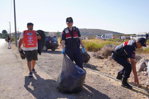 Ayvalık Belediyesi, gönüllü kuruluşlar ve vatandaşların katılımıyla örnek bir çevre