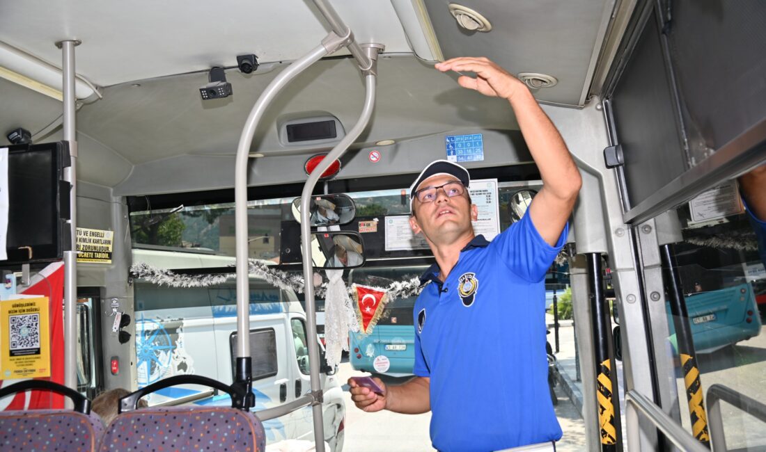 Zabıta Ekipleri Klima ve Hijyen Denetimlerini Sıklaştırdı Manisa Büyükşehir Belediyesi, havaların ısınmasıyla birlikte toplu taşıma araçlarında klima