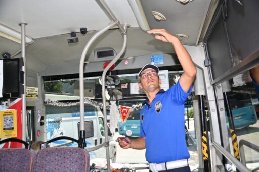 Manisa Büyükşehir Belediyesi, havaların ısınmasıyla birlikte toplu taşıma araçlarında klima