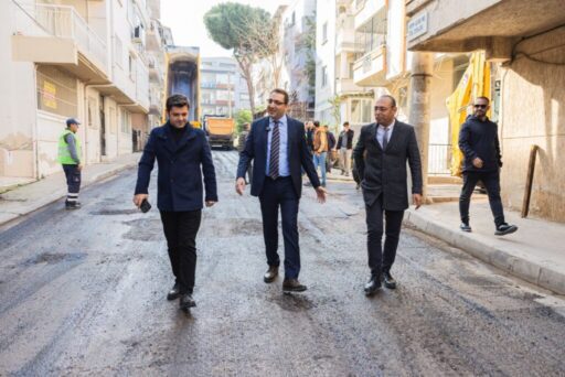 Balçova Belediyesi ilçede başlattığı asfalt ve temizlik atağını sürdürürken özellikle