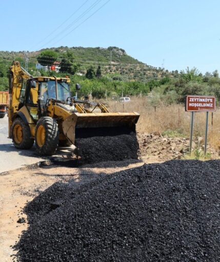Efes Selçuk Belediyesi Fen İşleri Müdürlüğü ekipleri, kentin kırsal mahallelerinden