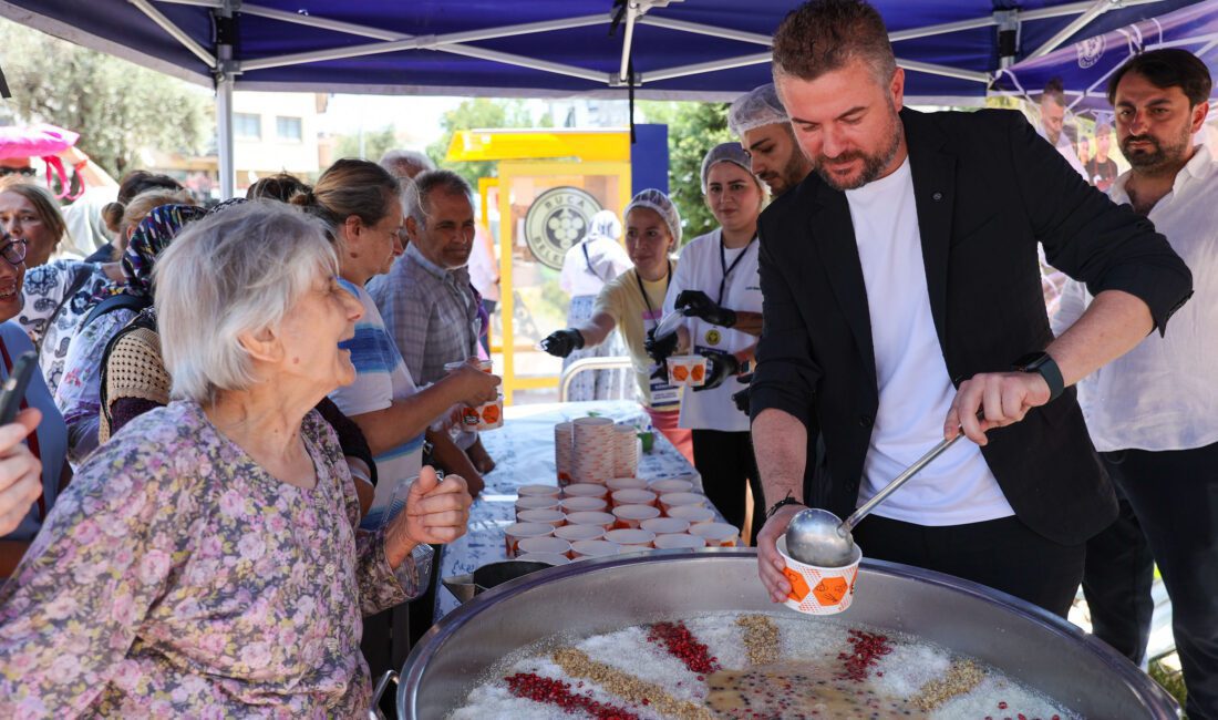 Buca’da aşure kazanları birlik, beraberlik ve kardeşlik için kaynatıldı. Vatandaşlara