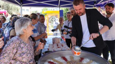 Buca’da aşure kazanları birlik, beraberlik ve kardeşlik için kaynatıldı. Vatandaşlara