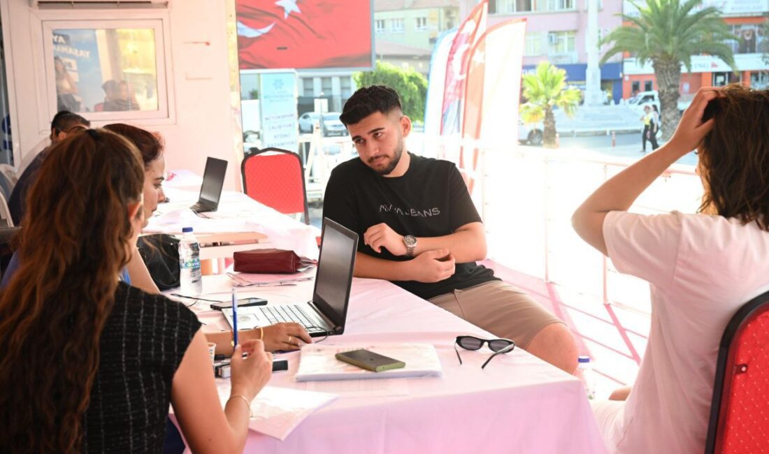 Aydın Büyükşehir Belediyesi, üniversiteye adım atmaya hazırlanan gençleri yalnız bırakmadı.