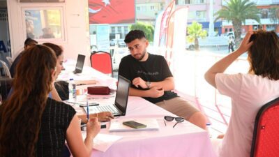 Aydın Büyükşehir Belediyesi, üniversiteye adım atmaya hazırlanan gençleri yalnız bırakmadı.