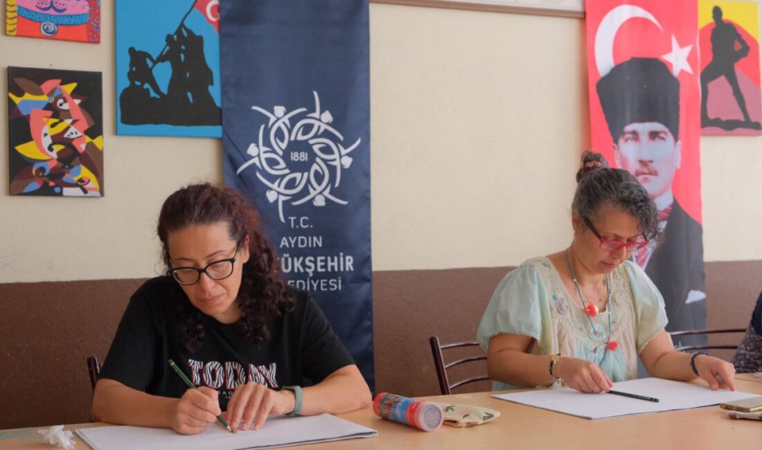 Aydın Büyükşehir Belediyesi’nin yaz kursları kapsamında yetişkinlere yönelik başlattığı resim