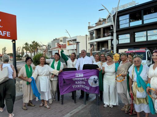 İzmir Büyükşehir Belediyesi, geçtiğimiz yıl büyük beğeni toplayan tiyatro etkinliğinin