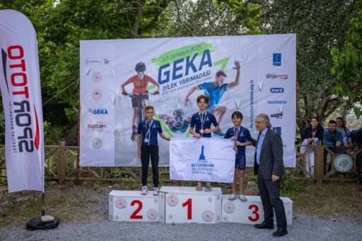 İzmir Büyükşehir Belediyesi Spor Kulübü yarışmacı ve yetiştirici kimlikleriyle faaliyetlerine