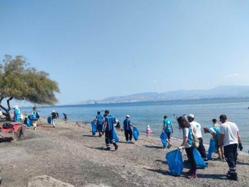 İzmir Büyükşehir Belediyesi, İzmirlileri şehrin birbirinden güzel parklarındaki etkinliklerle bütünleştirmeye