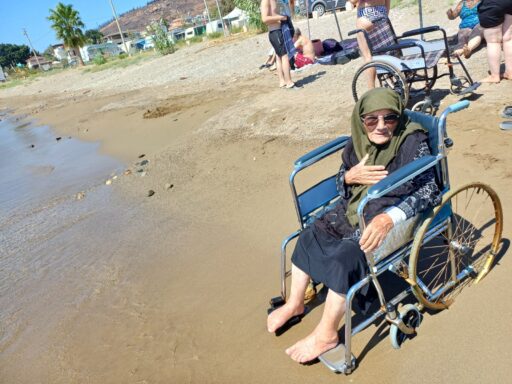 Narlıdere Belediyesi, sosyal belediyecilik anlayışıyla özel gereksinimli bireyleri ve çocukları