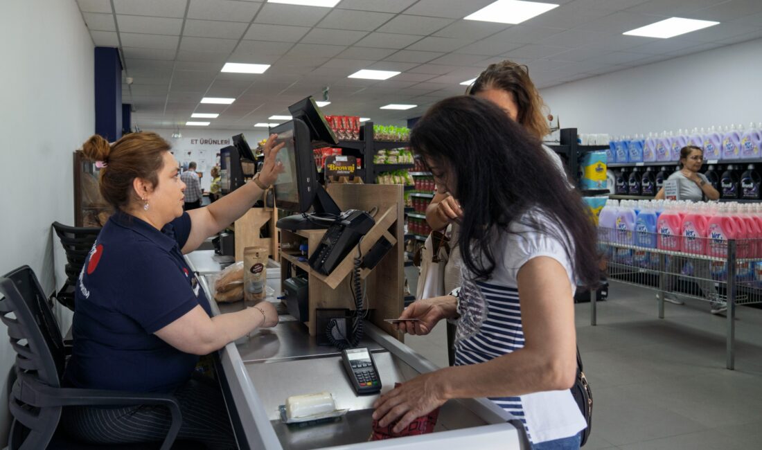 İzmir Büyükşehir Belediyesi’nin halkı sağlıklı, ucuz ve güvenli gıdayla buluşturmak