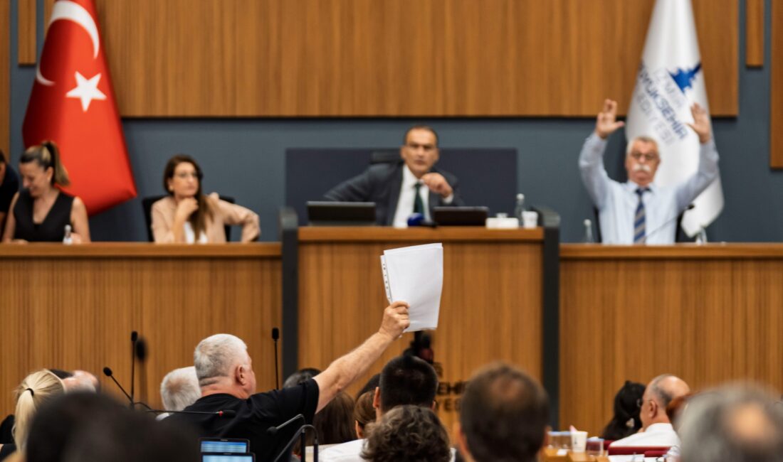 İzmir Büyükşehir Belediyesi ağustos ayı olağan meclis toplantısının üçüncü birleşiminde