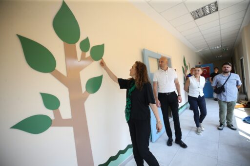 Karşıyaka Belediyesi, yeni eğitim yılı öncesinde anaokullarında yenileme çalışması başlattı.