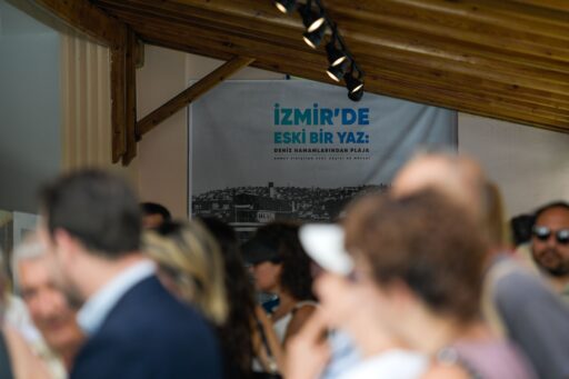 Ahmet Piriştina Kent Arşivi ve Müzesi (APİKAM) tarafından hazırlanan, İzmirlilerin