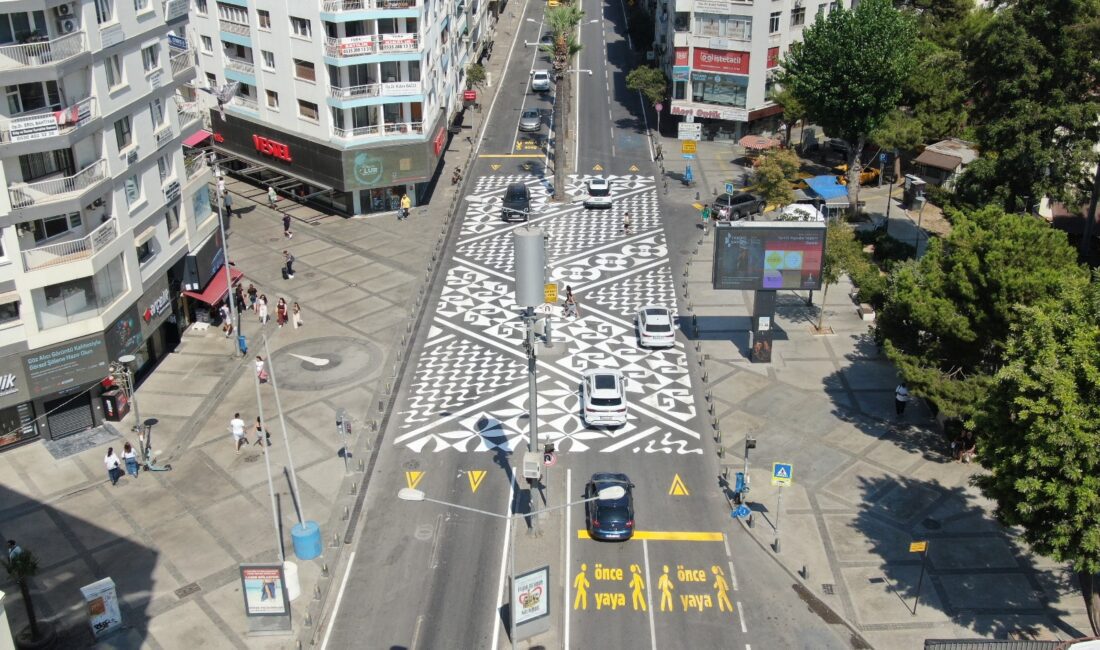 Kent merkezine İEF düzenlemesi İzmir Büyükşehir Belediyesi, Alsancak Talatpaşa Bulvarı’nın Kıbrıs Şehitleri Caddesi kısmında