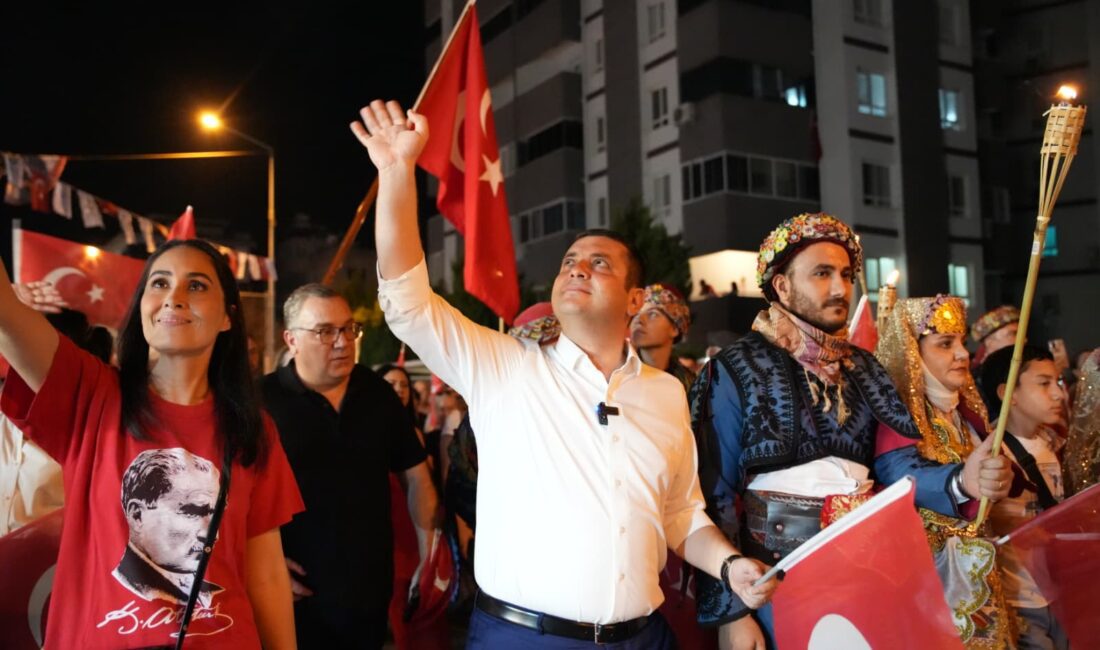 Zaferin 103. Yılı Torbalı’da Coşkuyla Kutlandı Torbalı Belediyesi’nin düzenlediği 30 Ağustos Zafer Bayramı kutlamaları, ilçede tarihi